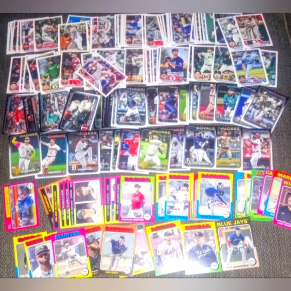 Baseball Cards Lot of 250 - Topps 2023 -2024 *MINT* ! - Picture 8 of 8